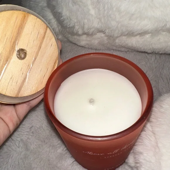 Rose Candle “Above All Things Love” Rose Garden 8 oz 227 gram Never been lit. - Picture 3 of 6